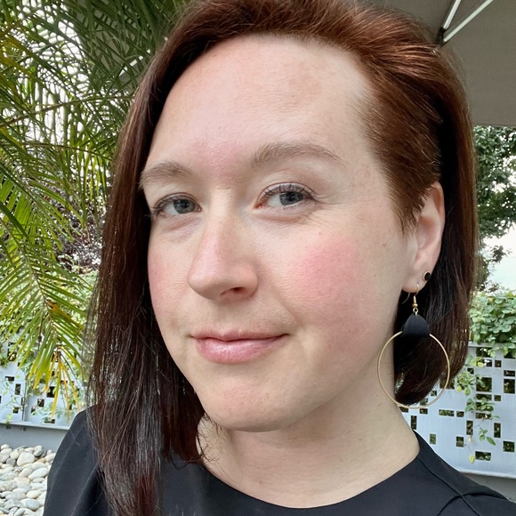 Hi! I’m your friendly Posher, Melissa 🌳 - Picture 2 of 10